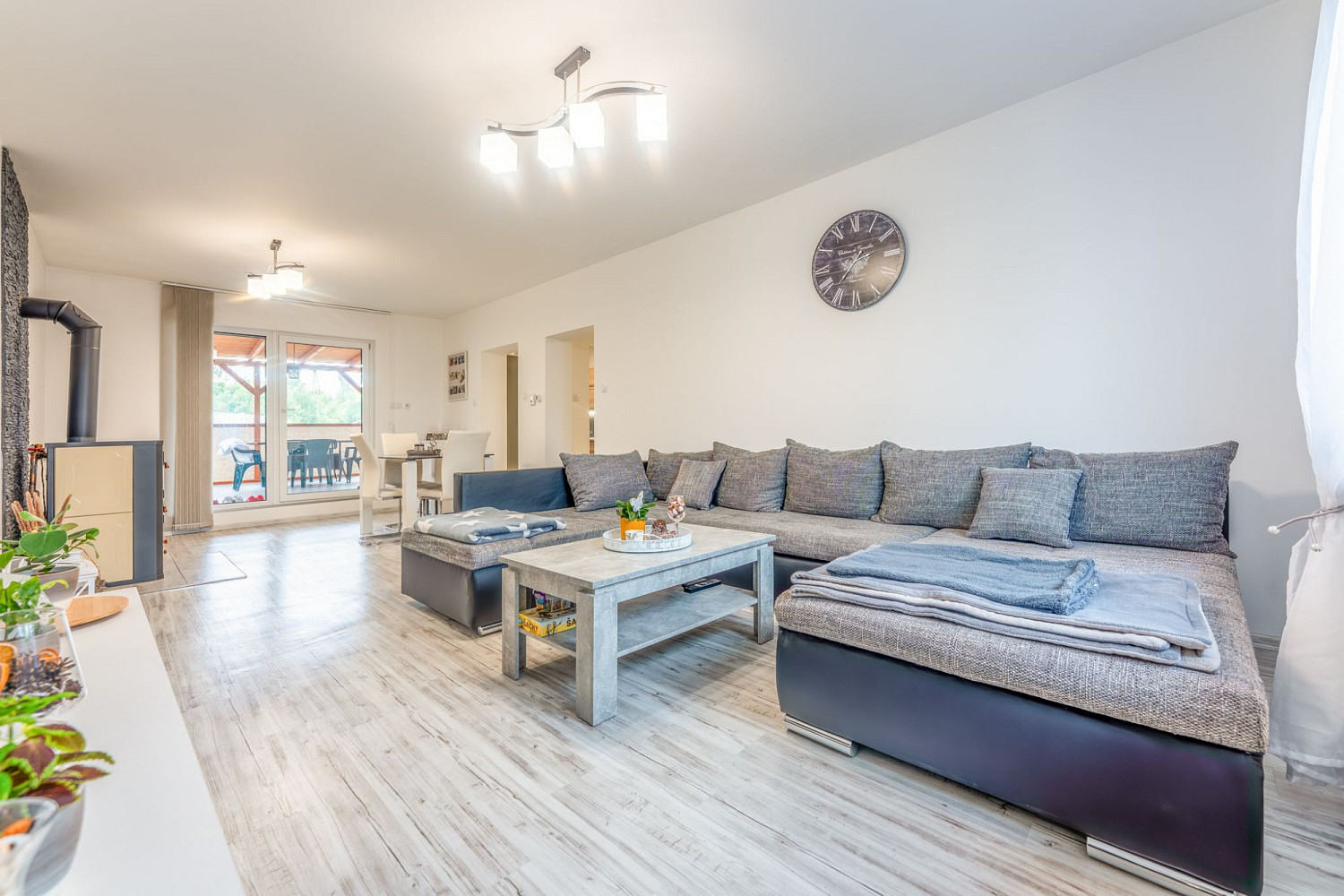 Prodej domu 230 m² s pozemkem 1 249 m² — photo 2