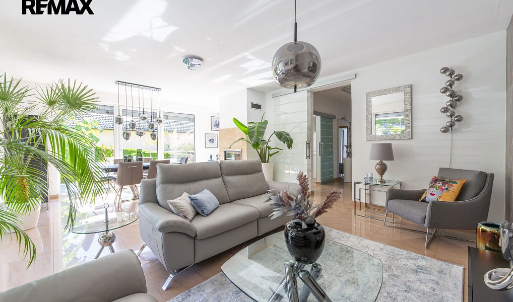 Prodej domu 215 m² s pozemkem 835 m², Mnichovice – náhled fotky 2