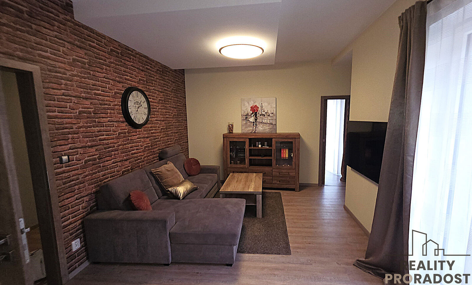 Pronájem bytu 2+kk 58 m² – fotografie 2