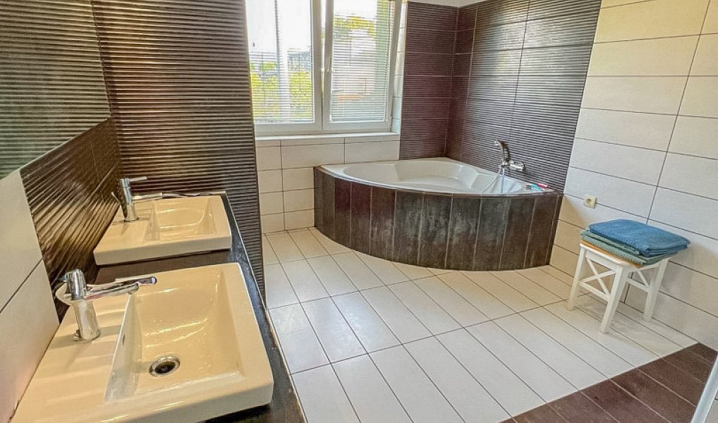 Pronájem bytu 5+1 150 m², Dobrá – náhled fotky 10