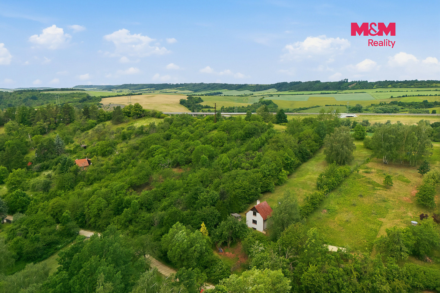 Prodej stavebního pozemku 2 033 m² – fotografie 3