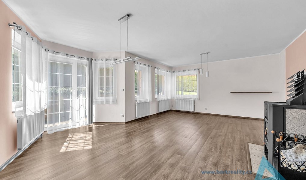 Prodej domu 180 m² s pozemkem 628 m², Nová Paka – náhled fotky 2