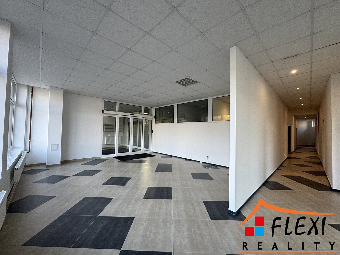 Pronájem kanceláře 390 m² — photo 2