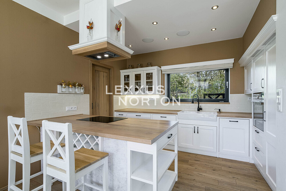 Prodej domu 199 m² s pozemkem 599 m² – pohled 3
