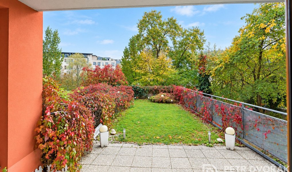 Prodej bytu 1+kk 36 m², Praha – náhled fotky 2