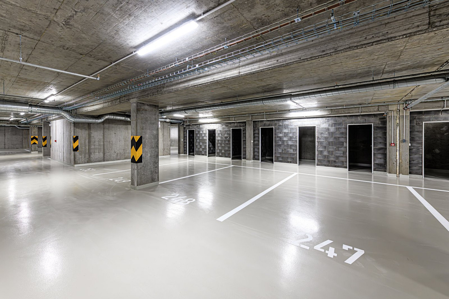 Ihned k dispozici. prodej krytého parkovacího stání na praze 9 — photo 2