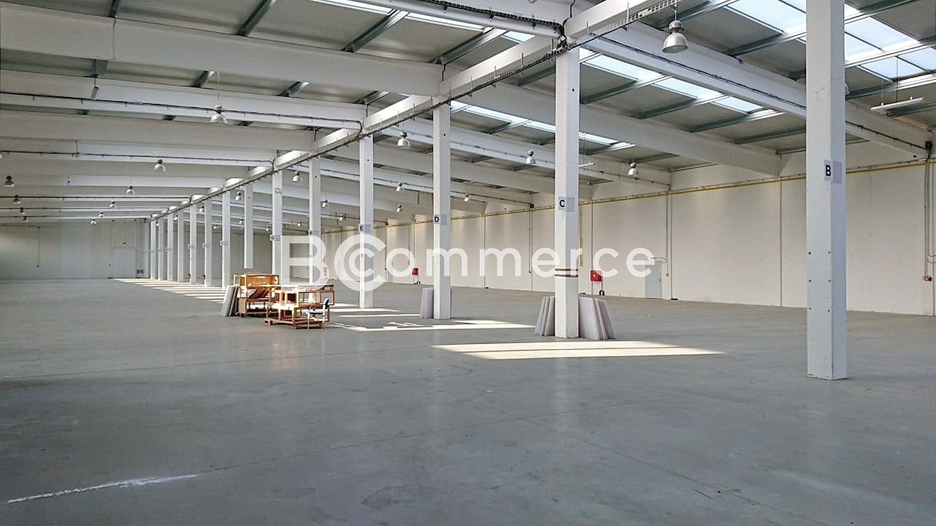 Pronájem skladovacích prostor 2 400 m²