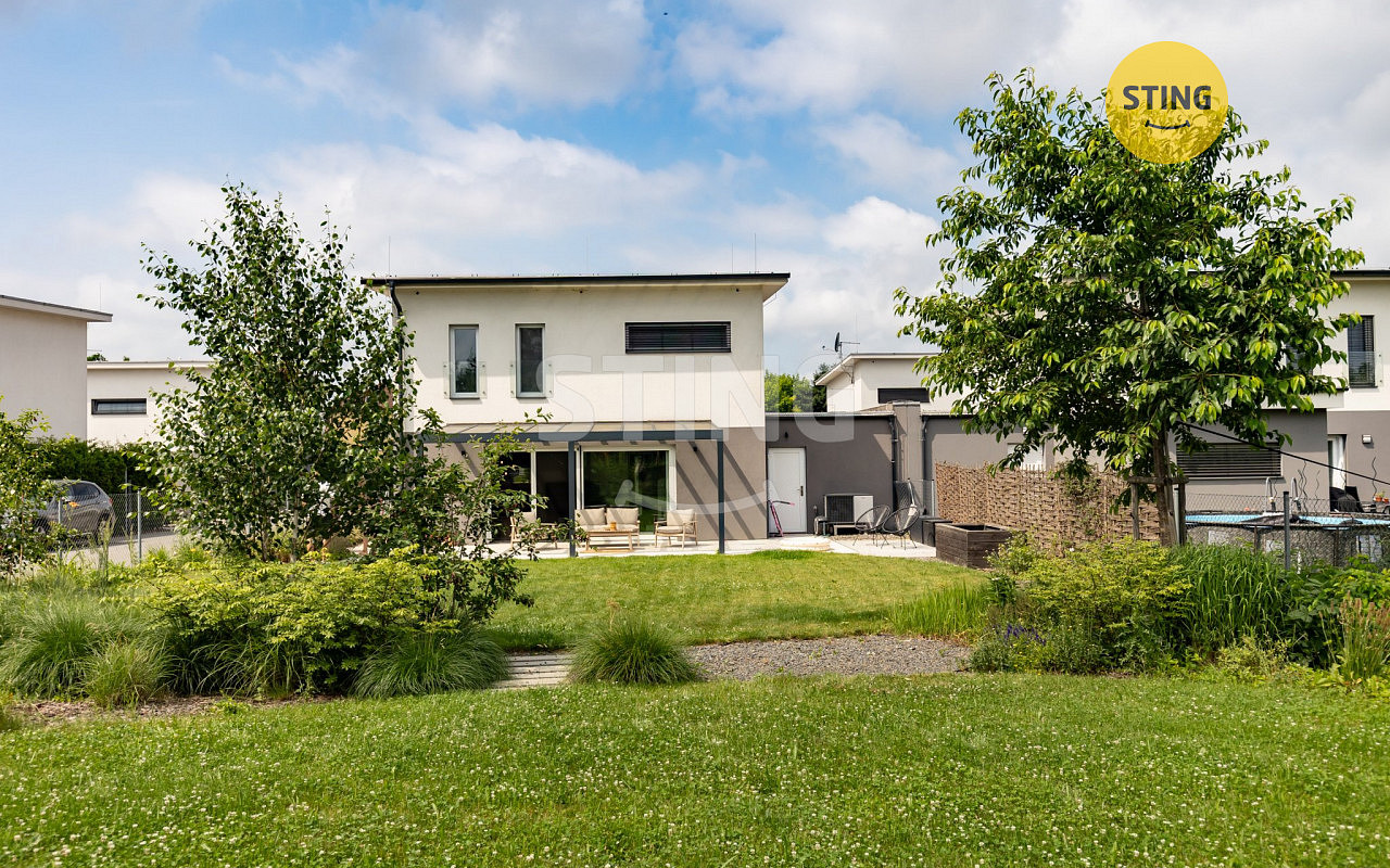 Pronájem domu 134 m² s pozemkem 684 m²