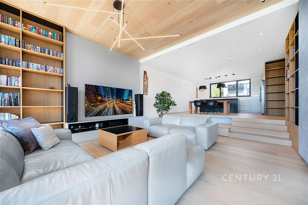 Prodej domu 321 m² s pozemkem 541 m² — photo 2