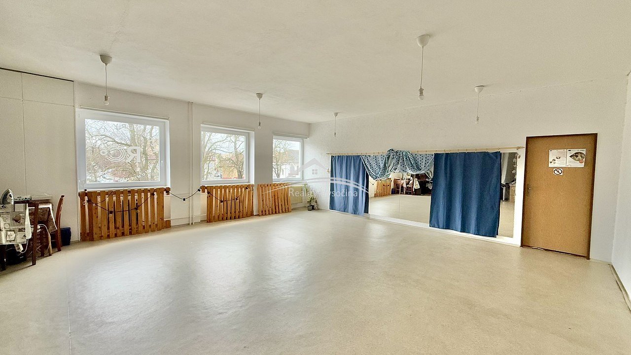Pronájem obchodních prostor 115 m²