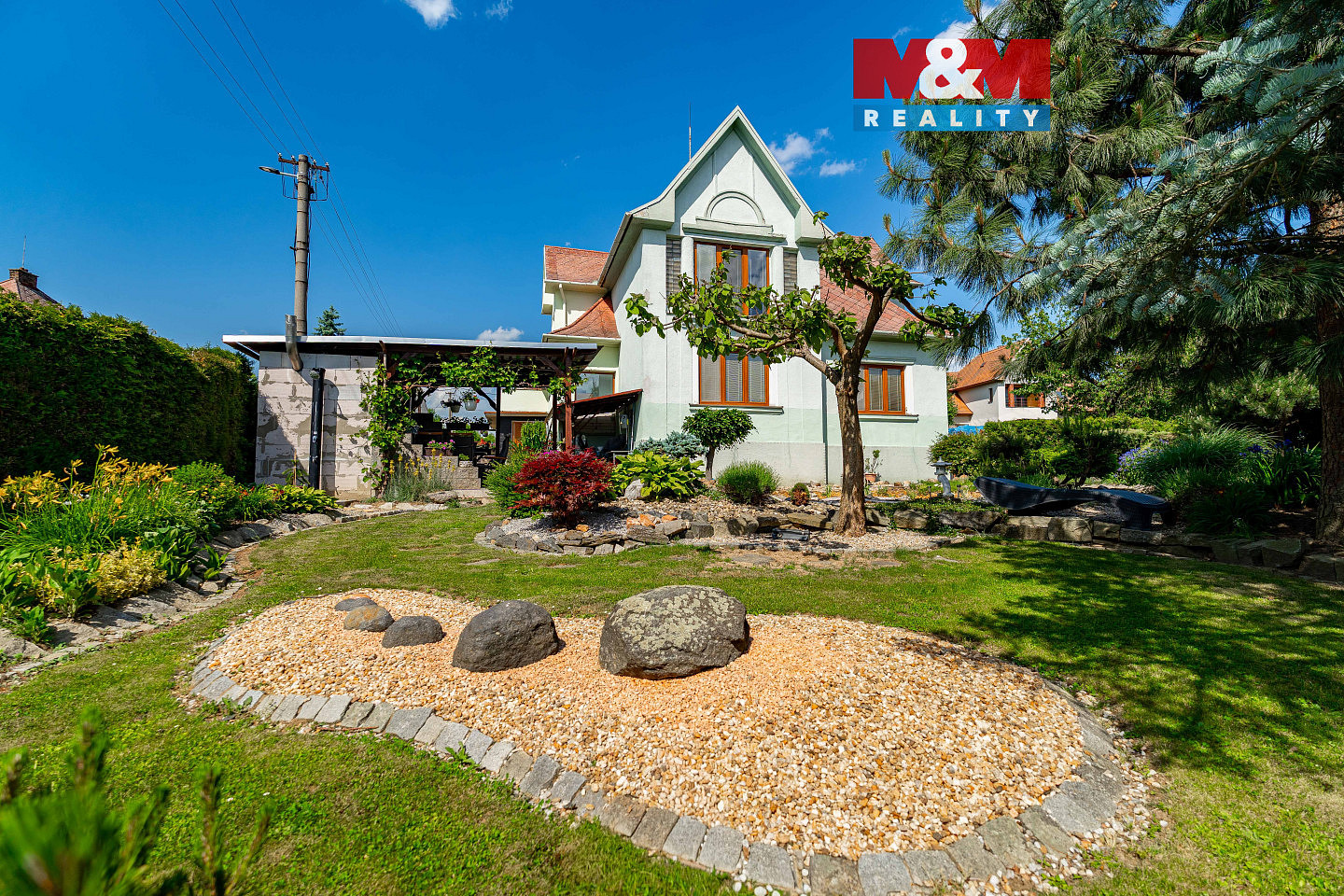 Prodej domu 224 m² s pozemkem 1 077 m²