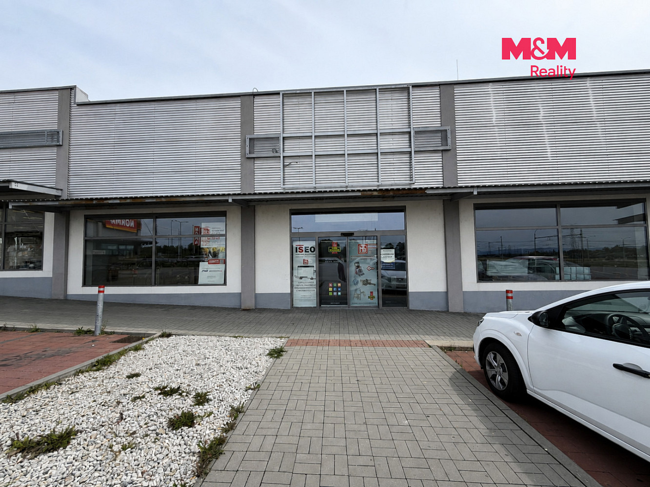 Pronájem obchodních prostor 420 m² – fotografie 2