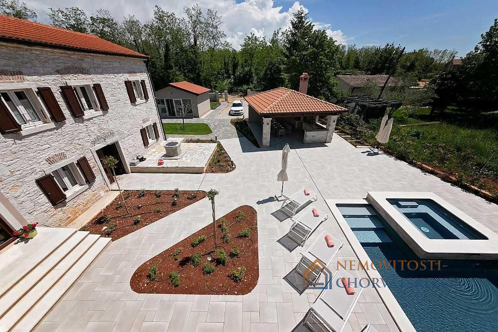 Prodej domu 450 m² s pozemkem 2 000 m² - Ansicht 3