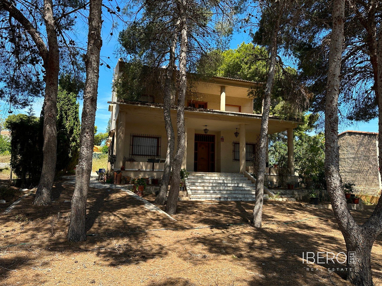 Prodej domu 320 m² s pozemkem 1 300 m² — photo 2