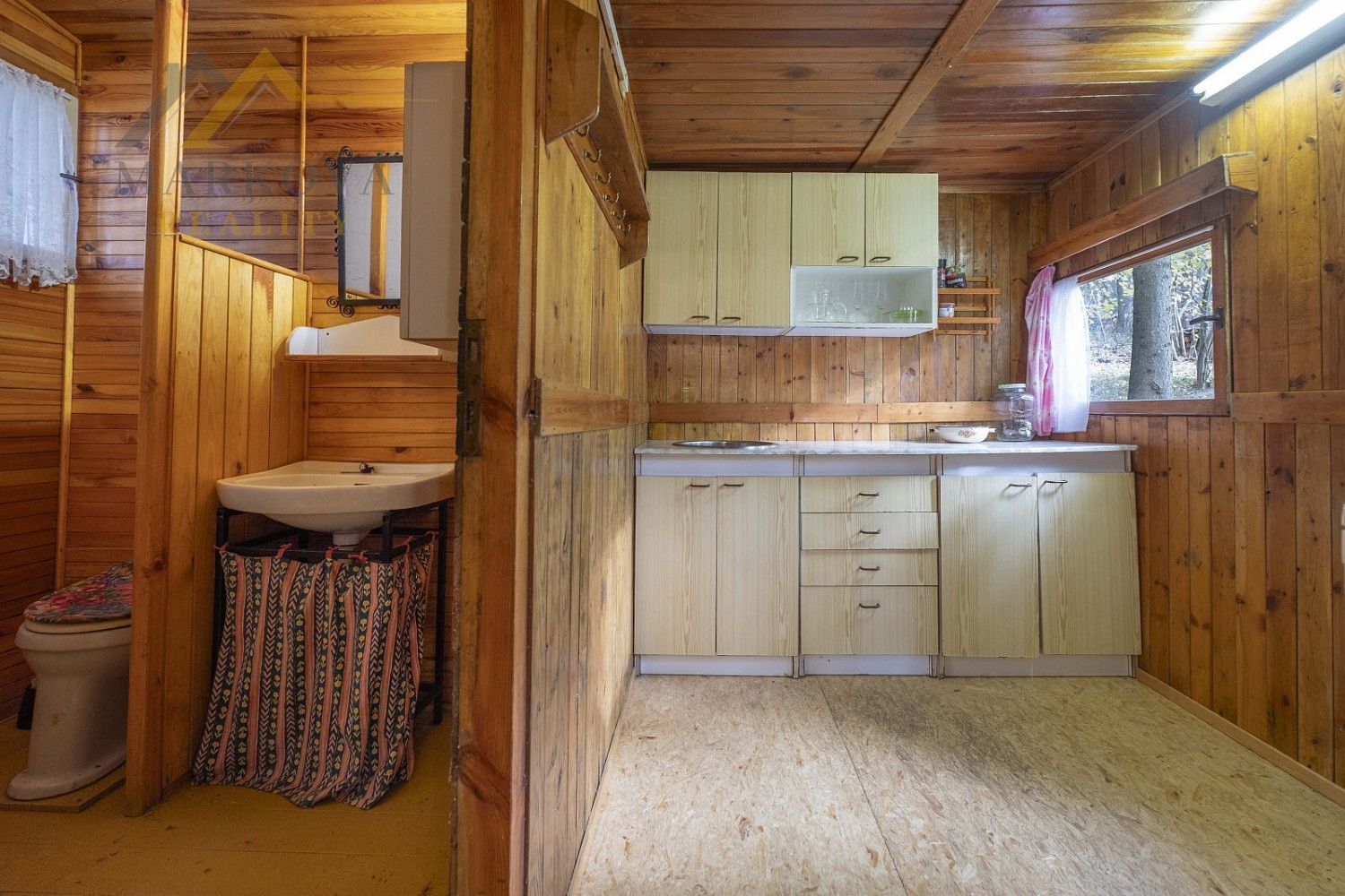 Prodej chaty/chalupy 42 m² s pozemkem 1 m² – další