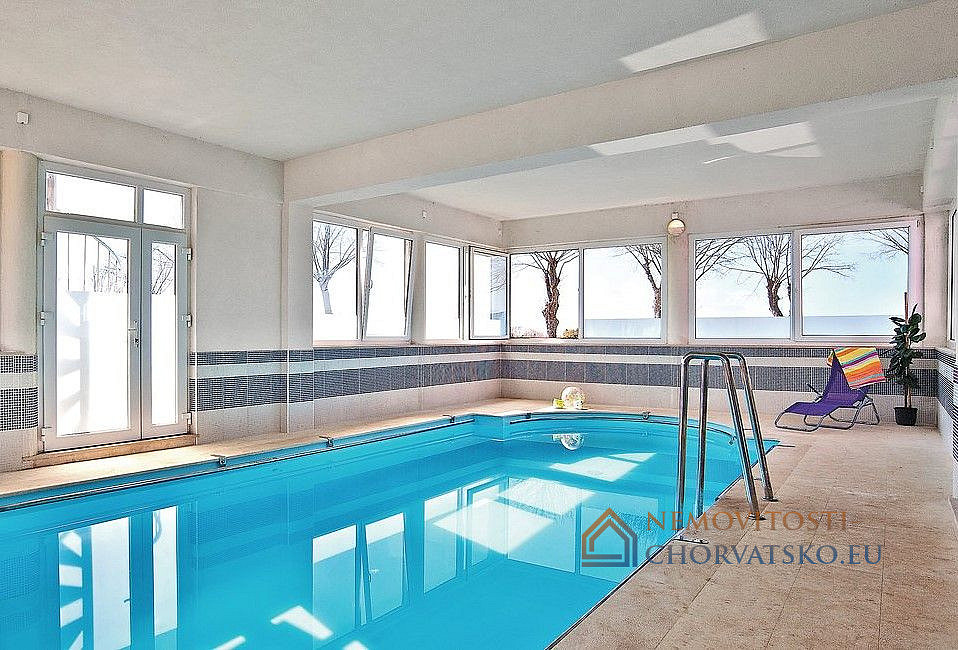 Prodej domu 531 m² s pozemkem 1 250 m² - View 2