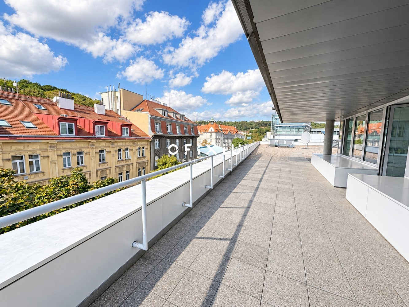 Pronájem kanceláře 4 000 m² – fotografie 4