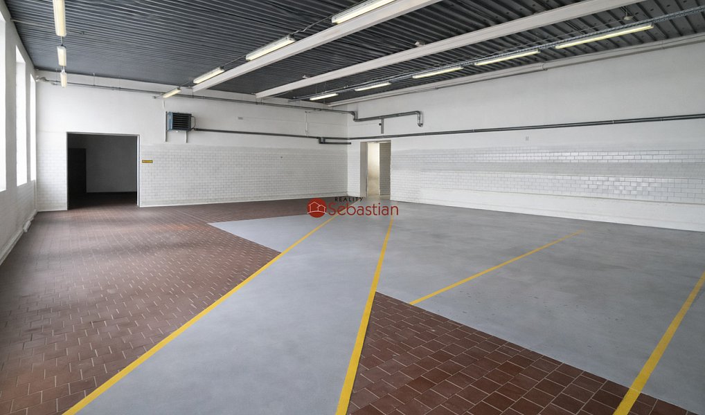Pronájem výrobních prostor 1 930 m², Jičín – náhled fotky 3