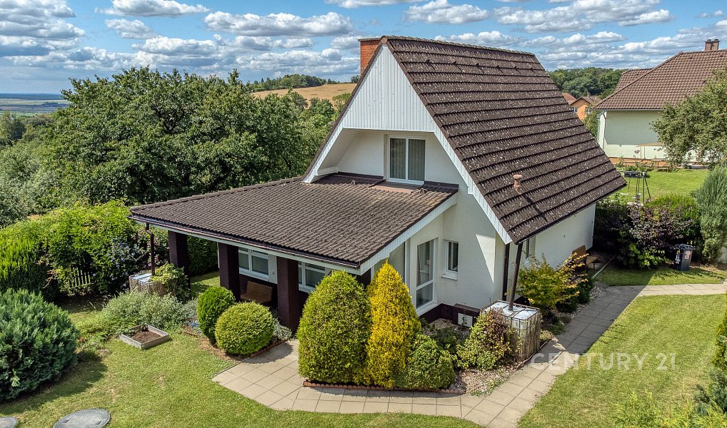 Prodej domu 139 m² s pozemkem 822 m², Dobrovice – náhled fotky 2