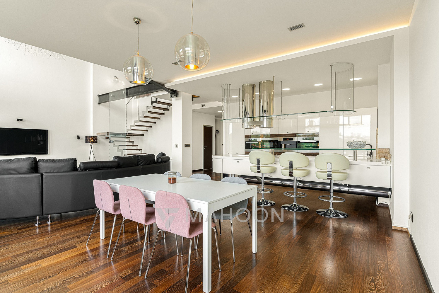 Pronájem bytu 3+kk 305 m² – fotografie 3