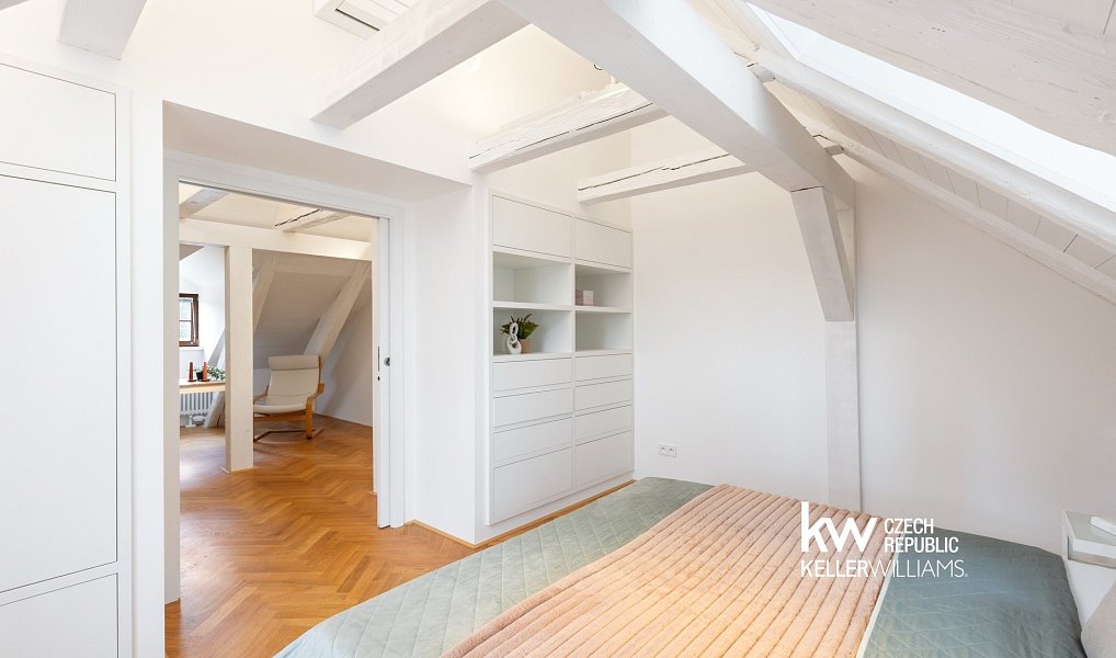 Prodej bytu 6+kk 231 m², Praha – náhled fotky 31