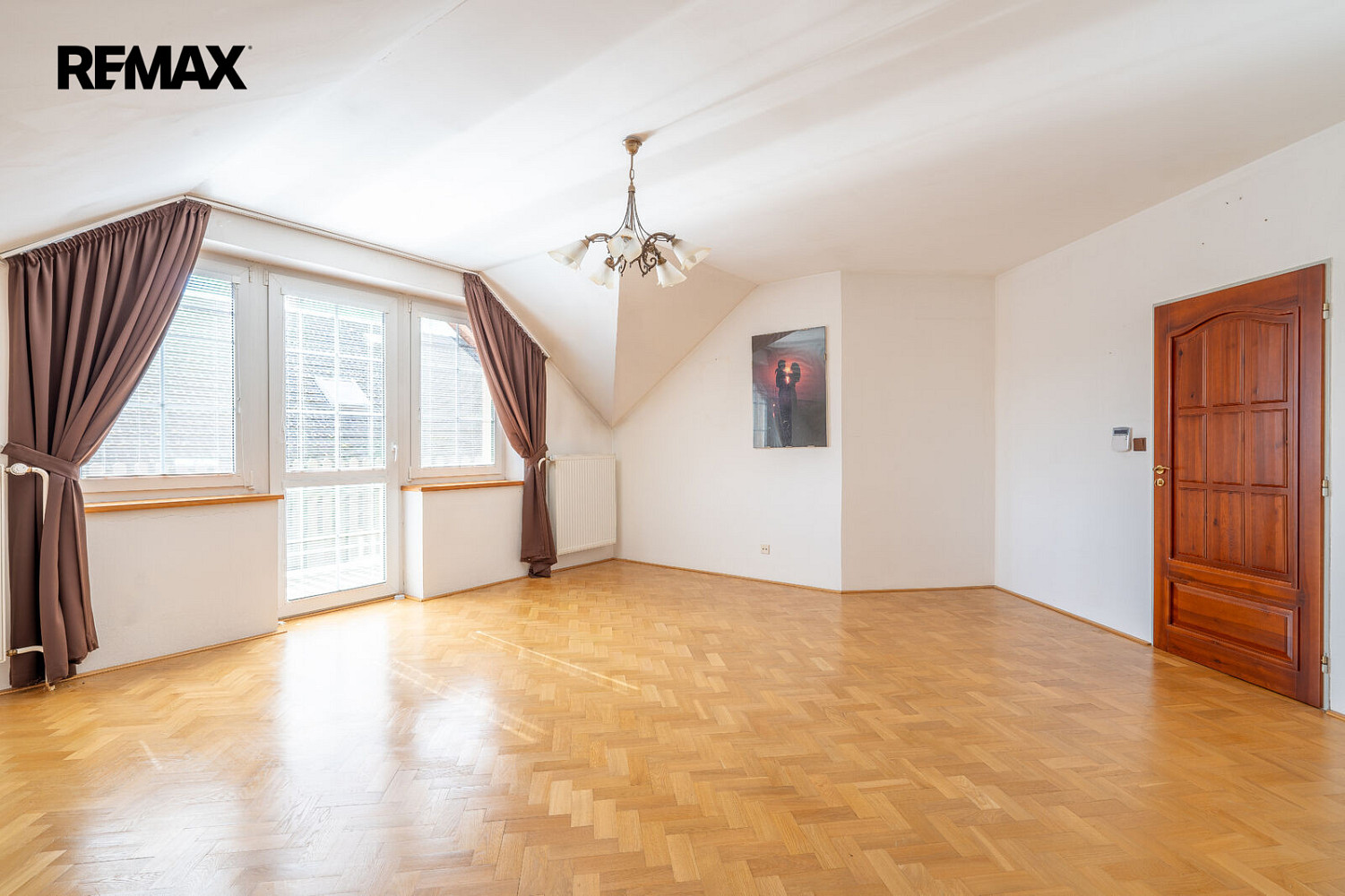 Prodej domu 290 m² s pozemkem 593 m² – fotografie 2