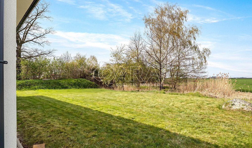 Prodej domu 190 m² s pozemkem 846 m², Rostoklaty – náhled fotky 2