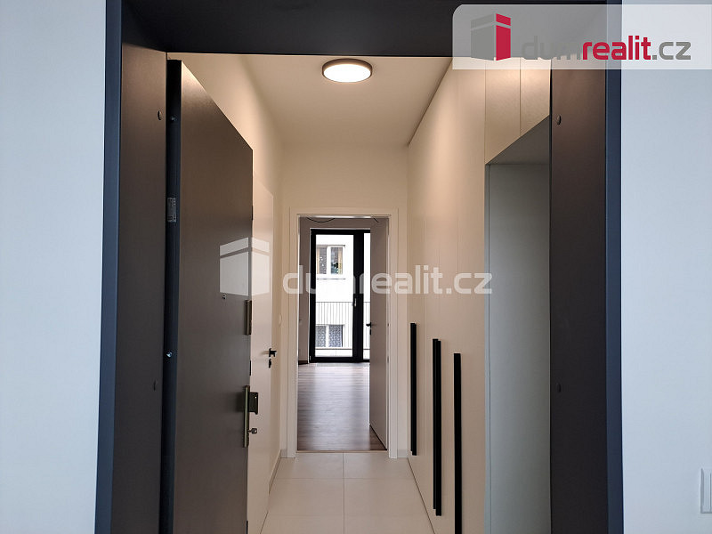 Pronájem bytu 1+kk 35 m² — photo 2