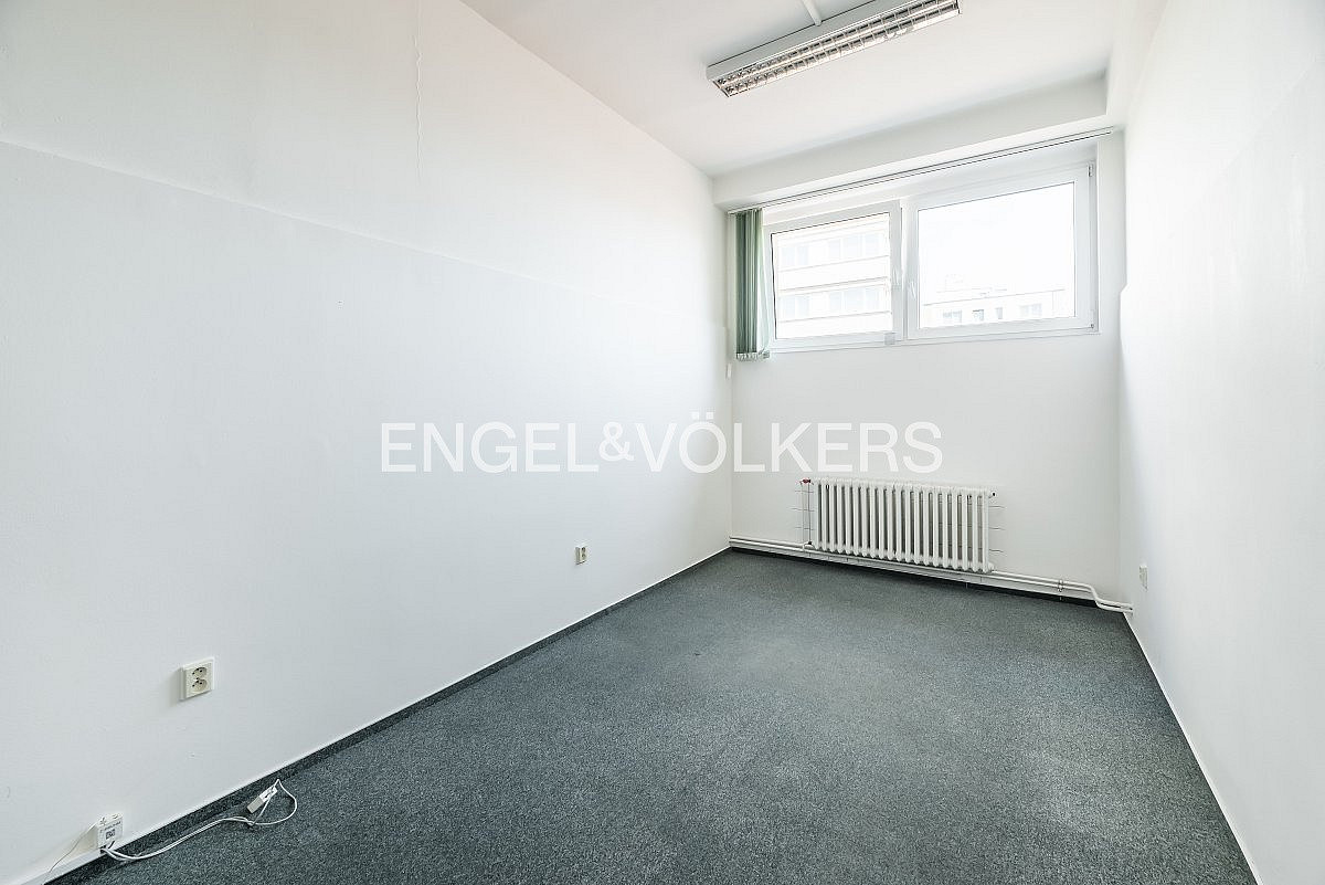 Pronájem kanceláře 18 m² – fotografie 3