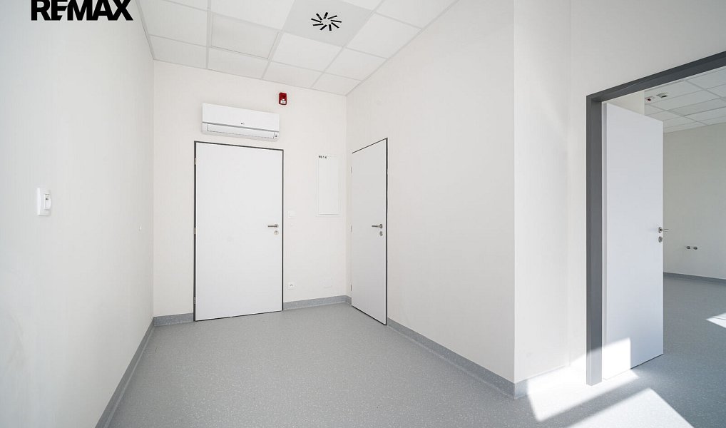Pronájem komerčního objektu (jiného typu) 41 m², Milovice – náhled fotky 8