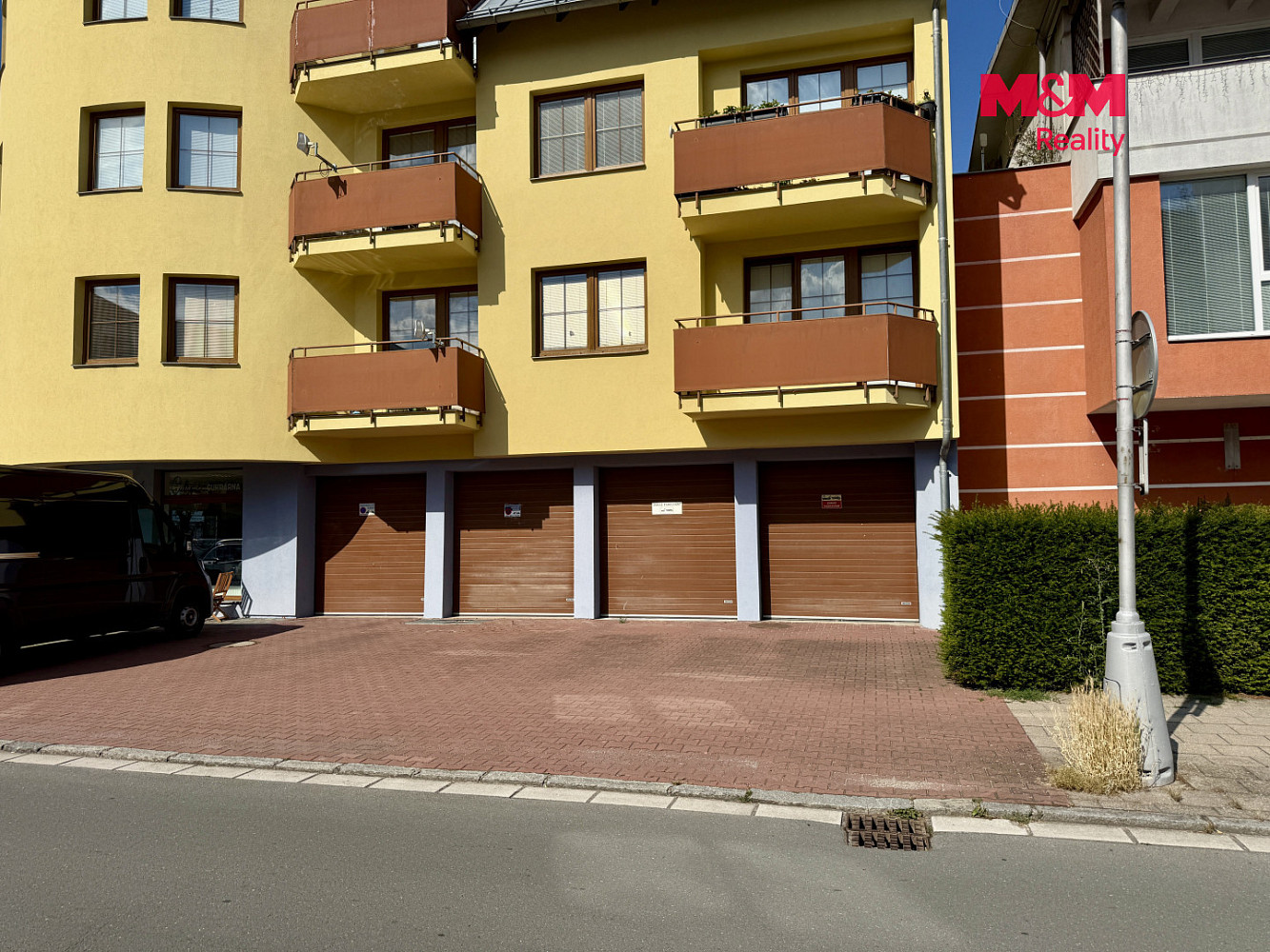Pronájem garážového stání v hradci králové, ul. pospíšilova — photo 2