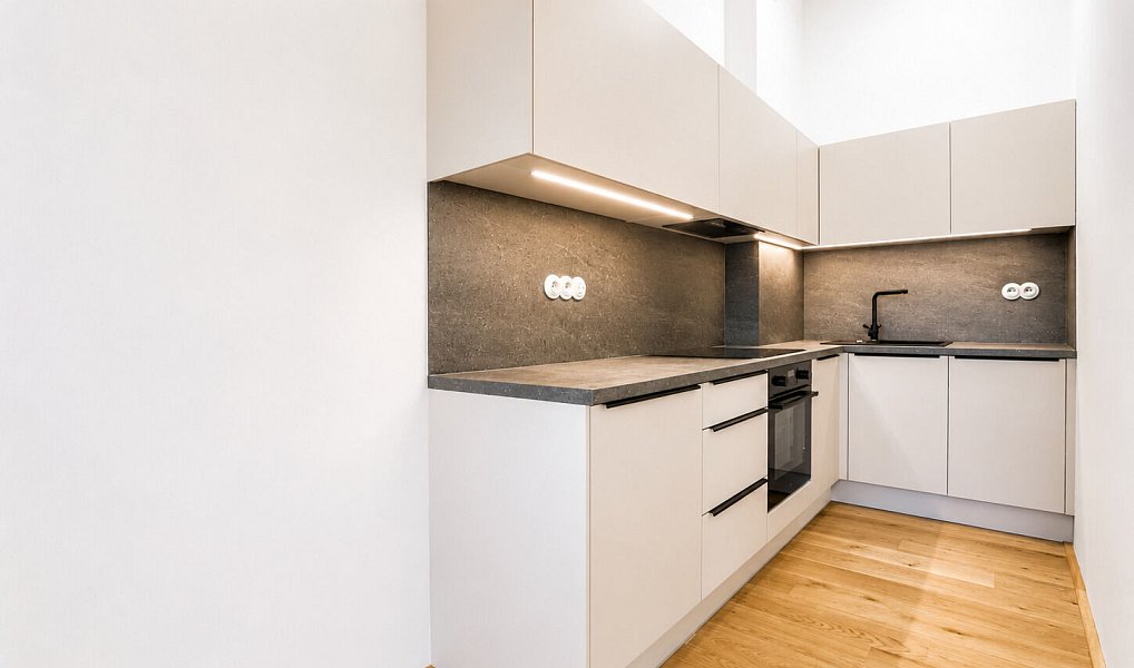 Pronájem bytu 1+kk 38 m², Jince – náhled fotky 2