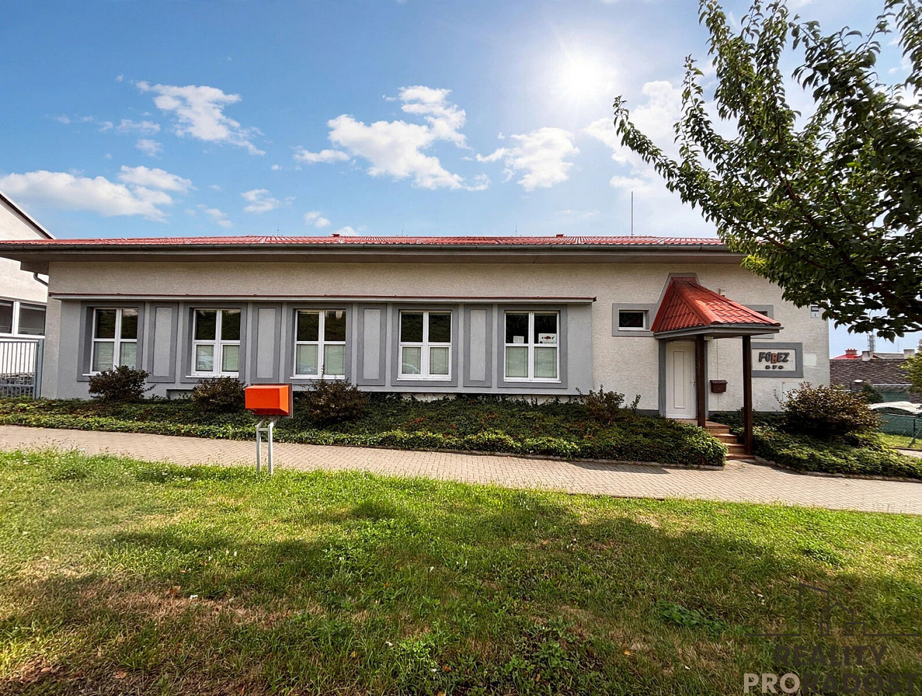 Prodej komerčního objektu (jiného typu) 244 m²