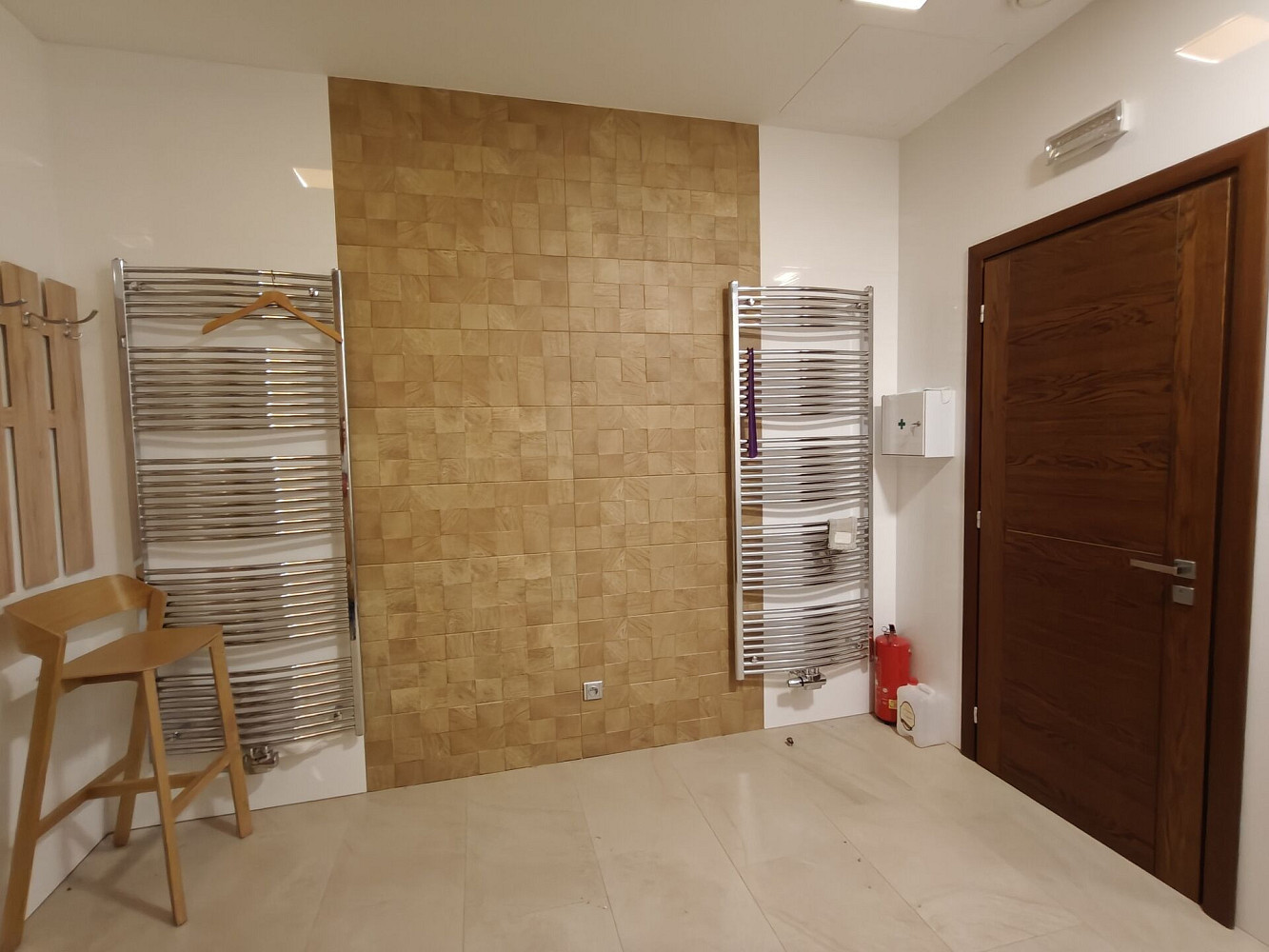 Pronájem obchodních prostor 16 m²