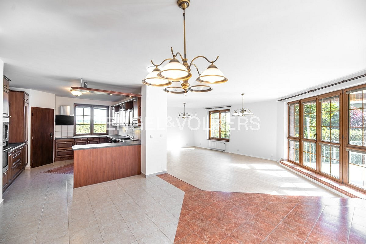 Pronájem domu 384 m² s pozemkem 903 m² — photo 2