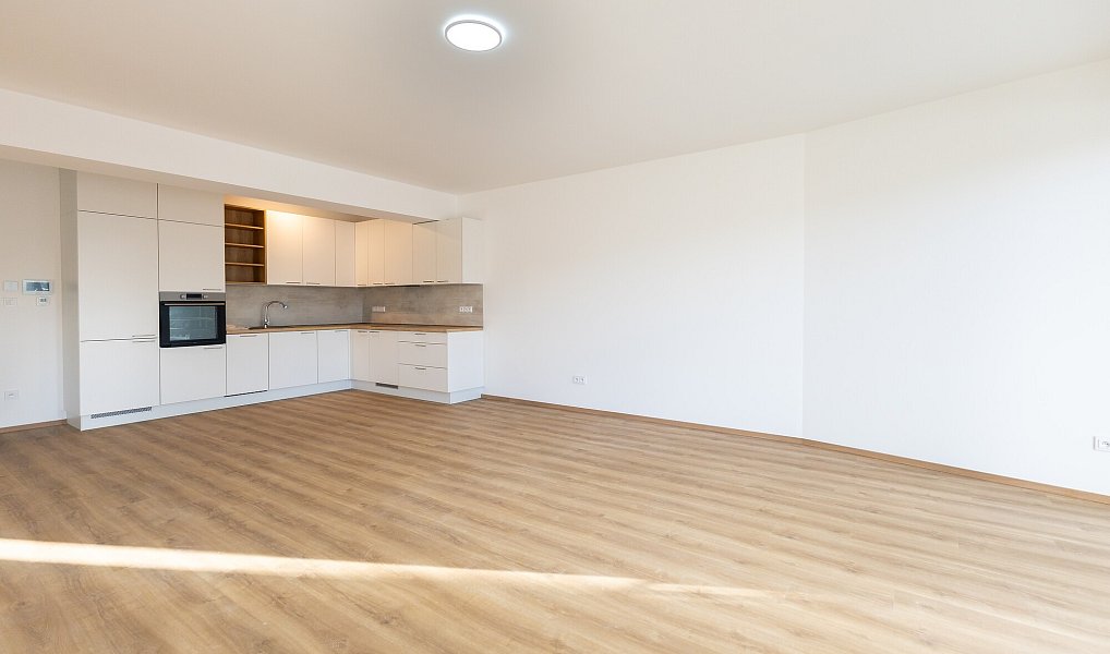 Pronájem bytu 2+kk 84 m², Staré Město – náhled fotky 2