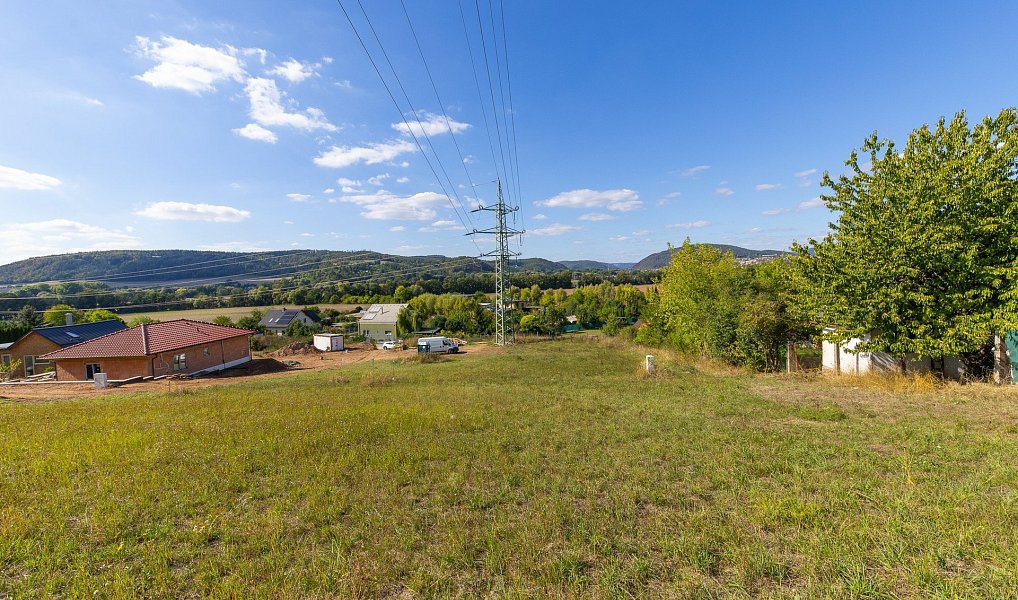 Prodej stavebního pozemku 1 416 m², Hradčany – náhled fotky 6