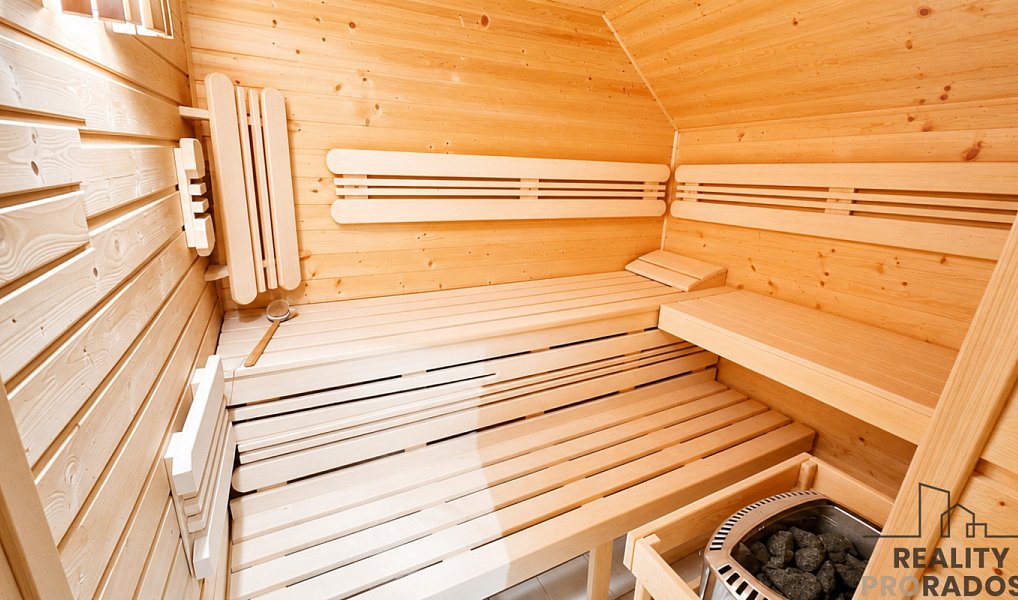 Prodej domu 369 m² s pozemkem 1 010 m², Jesenice – náhled fotky 11