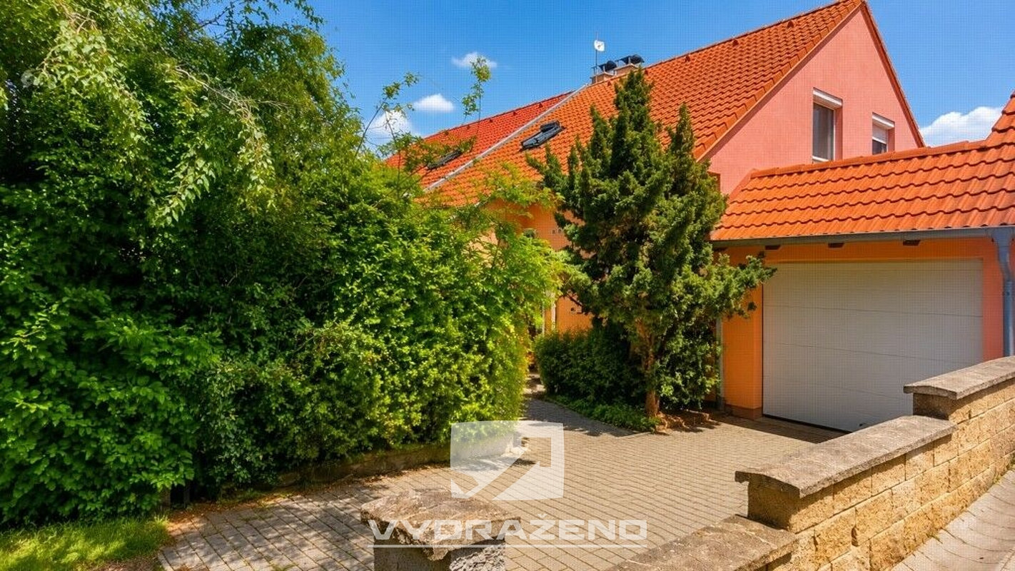Prodej domu 160 m² s pozemkem 261 m² — photo 2