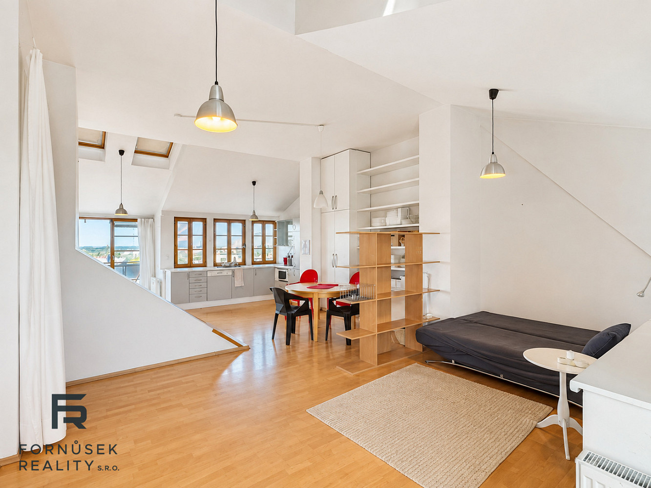 Pronájem bytu 2+kk 75 m² – fotografie 2