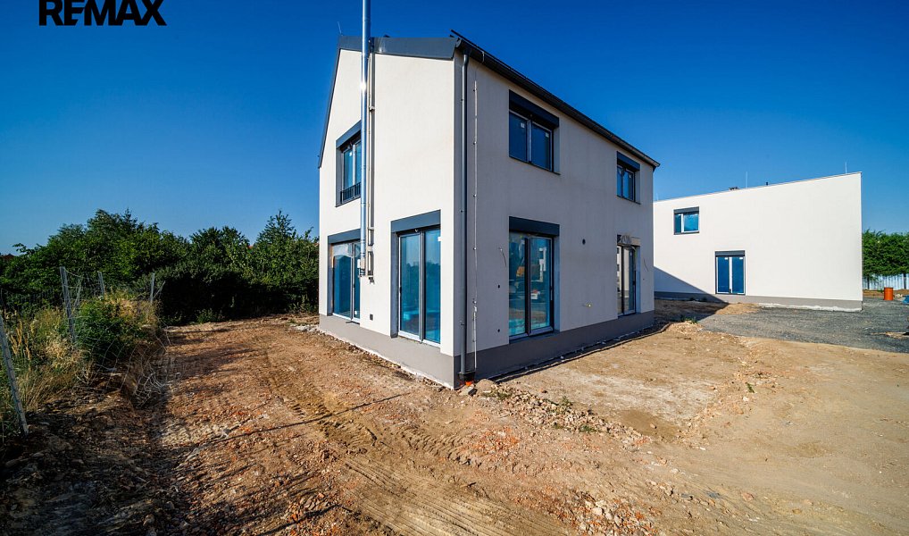Prodej domu 120 m² s pozemkem 451 m², Jenštejn – náhled fotky 2