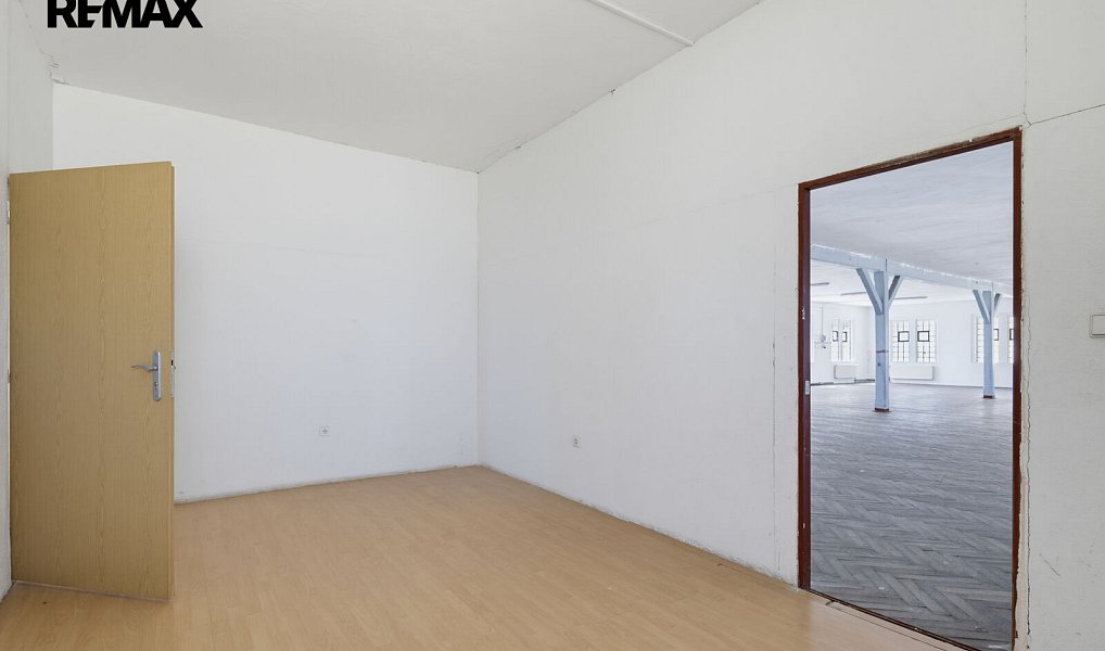 Prodej výrobních prostor 2 350 m², Aš – náhled fotky 36