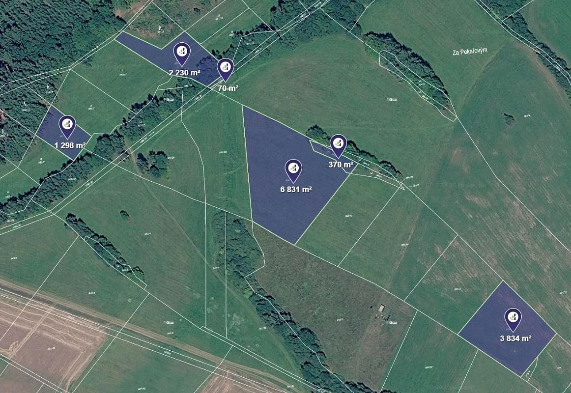 Prodej pole 1 639 m²