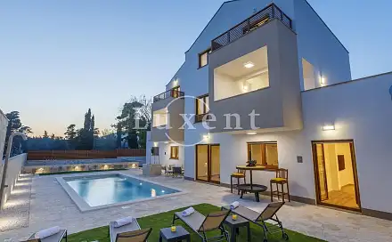 Prodej domu 450 m² s pozemkem 712 m², Kaštele, Chorvatsko