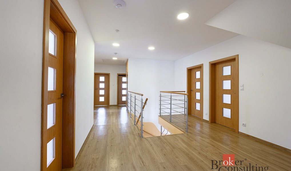 Prodej domu 372 m² s pozemkem 2 751 m², Štěnovice – náhled fotky 19