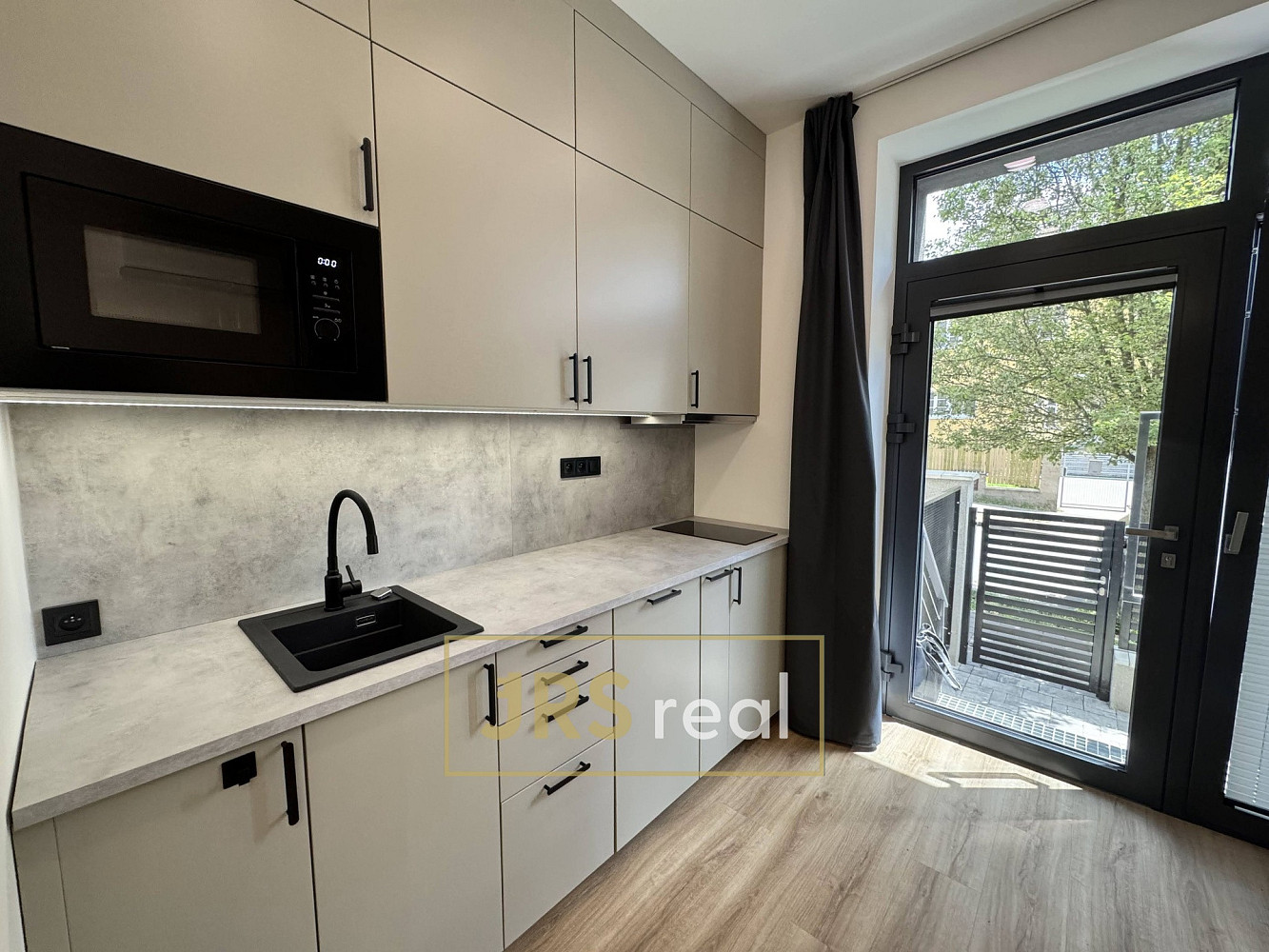 Pronájem bytu 1+kk 22 m² — photo 2