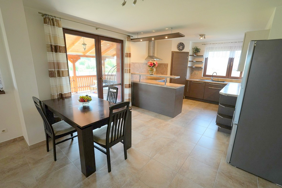 Prodej domu 246 m² s pozemkem 1 264 m² – fotografie 4
