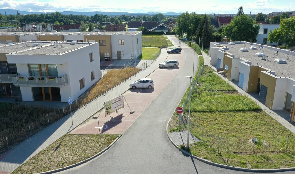 PRODEJ VENKOVNÍCH PARKOVACÍCH STÁNÍ, BUKOVÁ, MLADÉ U ČB, České Budějovice – náhled fotky 4