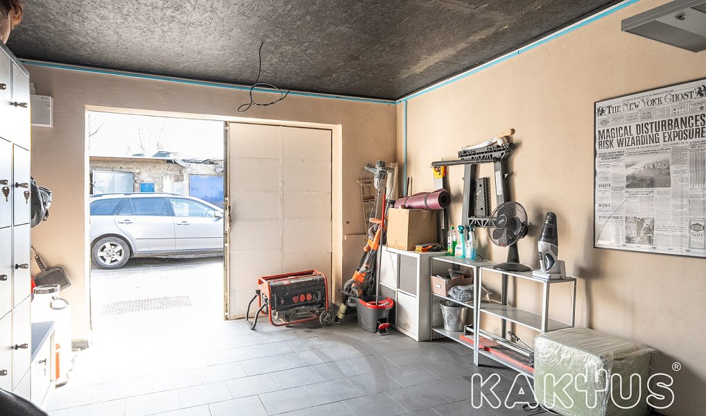 Zrekonstruovaná garáž s elektřinou v žádané lokalitě, Ostrava – náhled fotky 5