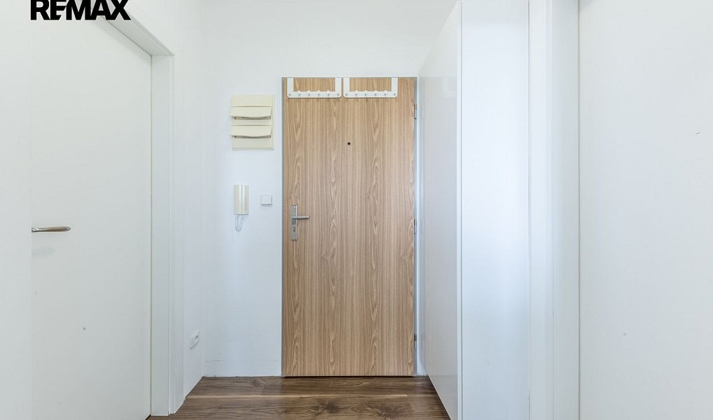 Pronájem bytu 1+kk 30 m², Klecany – náhled fotky 20